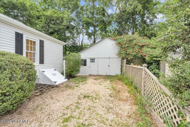 6 Haggers Lane, Fair Haven, NJ 07704