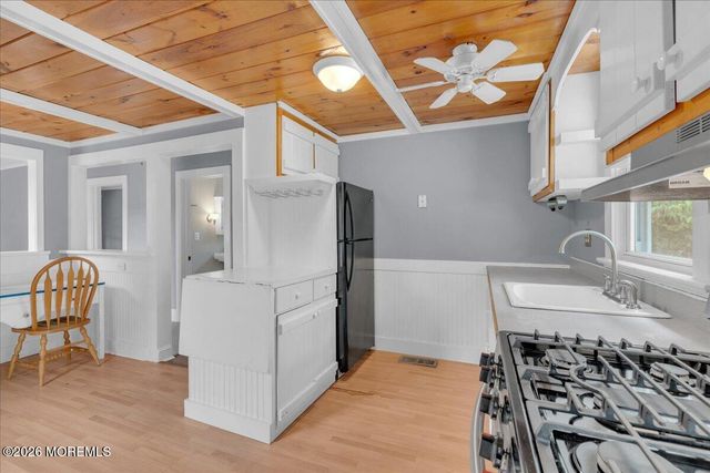 6 Haggers Lane, Fair Haven, NJ 07704