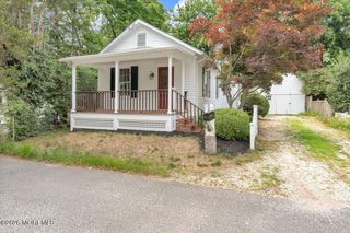 6 Haggers Lane, Fair Haven, NJ 07704