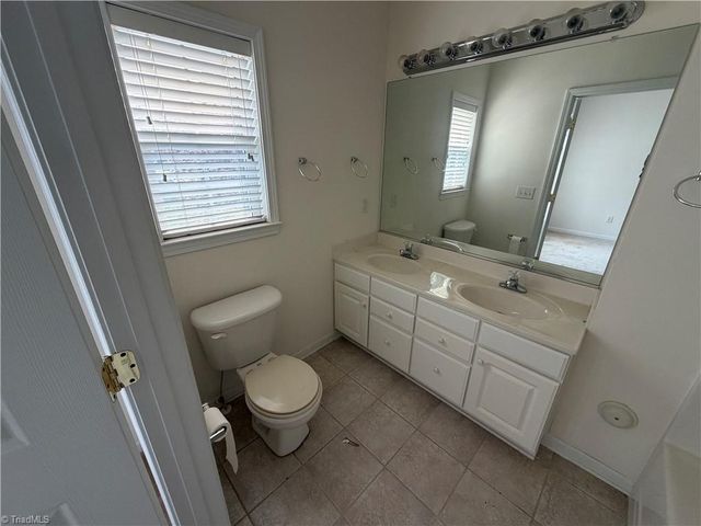 3710 Spanish Peak Drive 2B, High Point, NC 27265