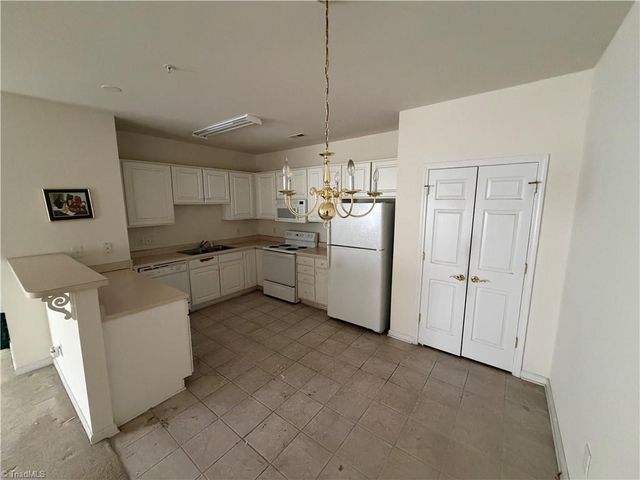 3710 Spanish Peak Drive 2B, High Point, NC 27265