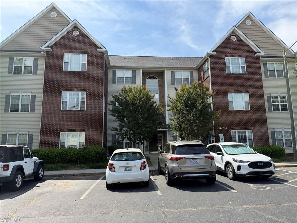 3710 Spanish Peak Drive 2B, High Point, NC 27265
