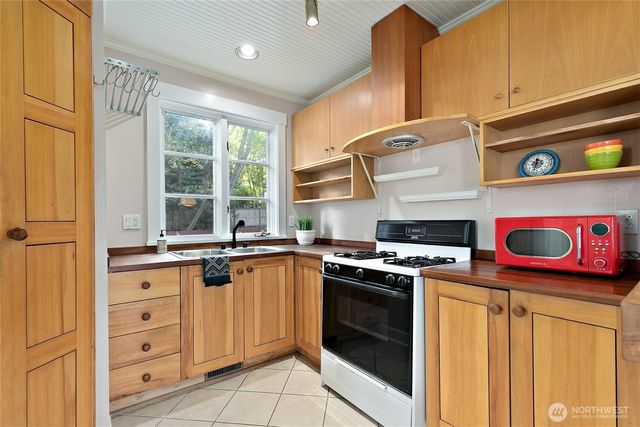 2109 S Horton Street, Seattle, WA 98144