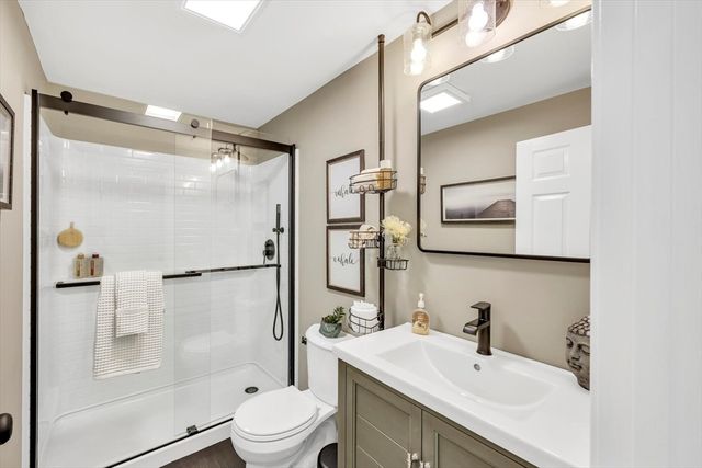 47 Shallow Pond Ln, Falmouth, MA 02536