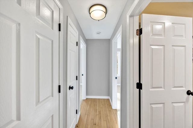 47 Shallow Pond Ln, Falmouth, MA 02536