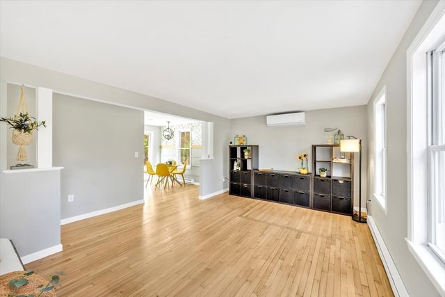 47 Shallow Pond Ln, Falmouth, MA 02536