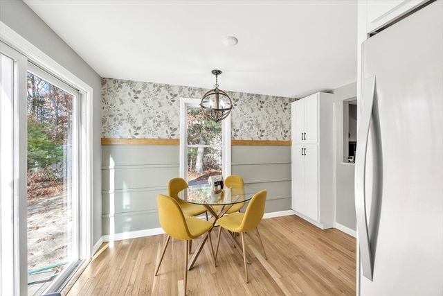 47 Shallow Pond Ln, Falmouth, MA 02536