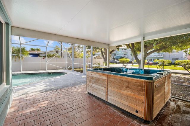 800 SE 13th Court, Deerfield Beach, FL 33441