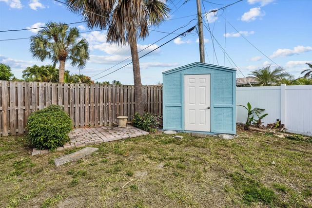 800 SE 13th Court, Deerfield Beach, FL 33441