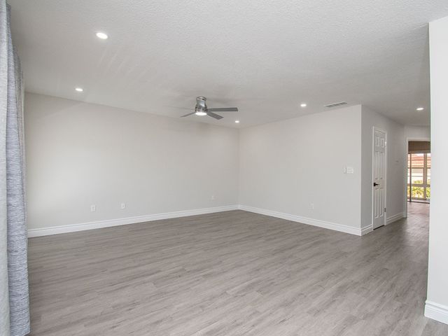 11 Vista Palm Lane 206, Vero Beach, FL 32962