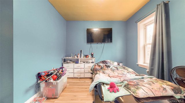 82 Moquette Row N, Yonkers, NY 10703