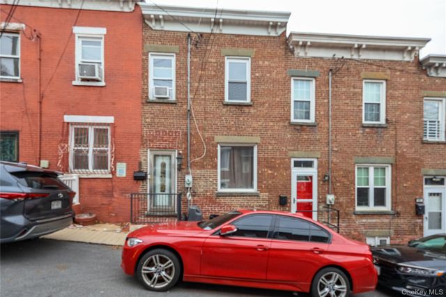 82 Moquette Row N, Yonkers, NY 10703