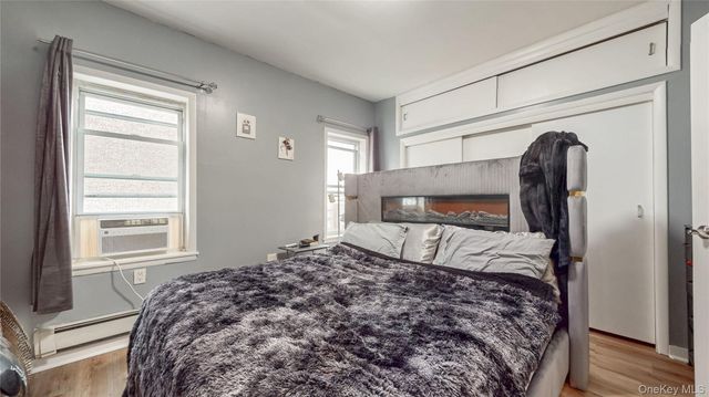 82 Moquette Row N, Yonkers, NY 10703