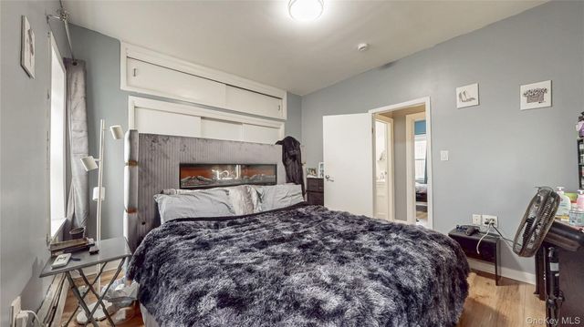 82 Moquette Row N, Yonkers, NY 10703