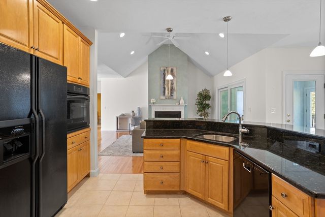 15 Stone Ridge Road 15, Westford, MA 01886