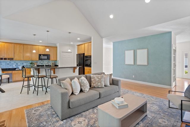 15 Stone Ridge Road 15, Westford, MA 01886