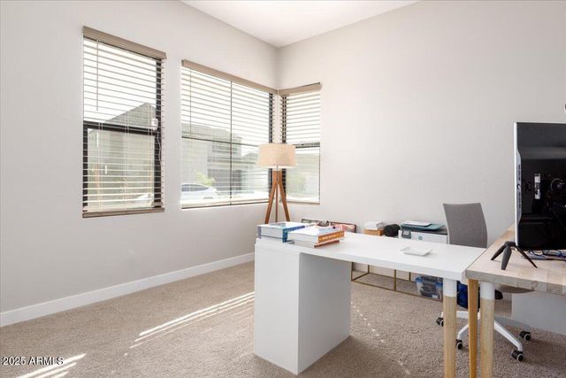 917 E BUIST Avenue, Phoenix, AZ 85042