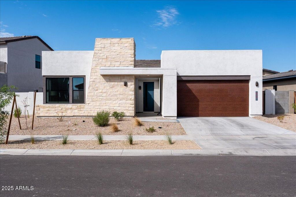 917 E BUIST Avenue, Phoenix, AZ 85042