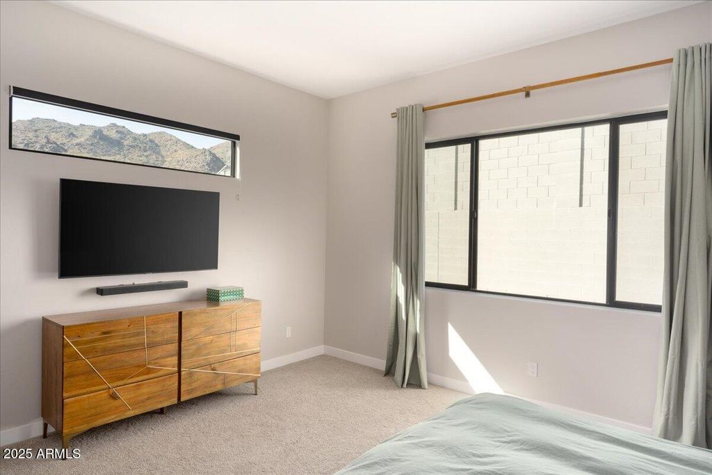 Image 15 of property listing at 917 E BUIST Avenue, Phoenix, AZ 85042