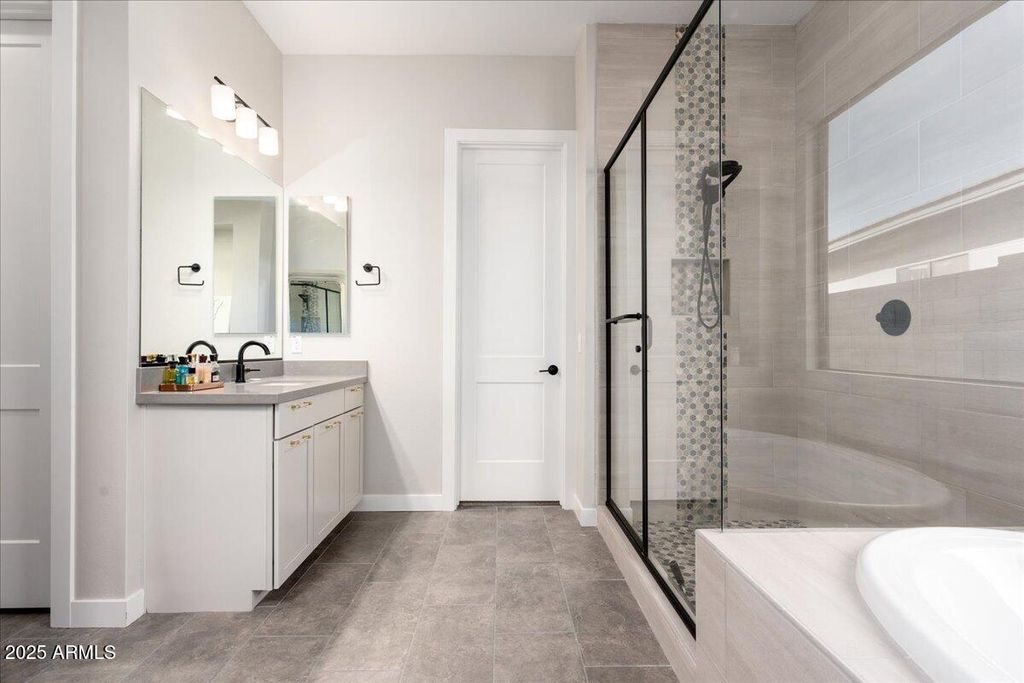 Image 17 of property listing at 917 E BUIST Avenue, Phoenix, AZ 85042