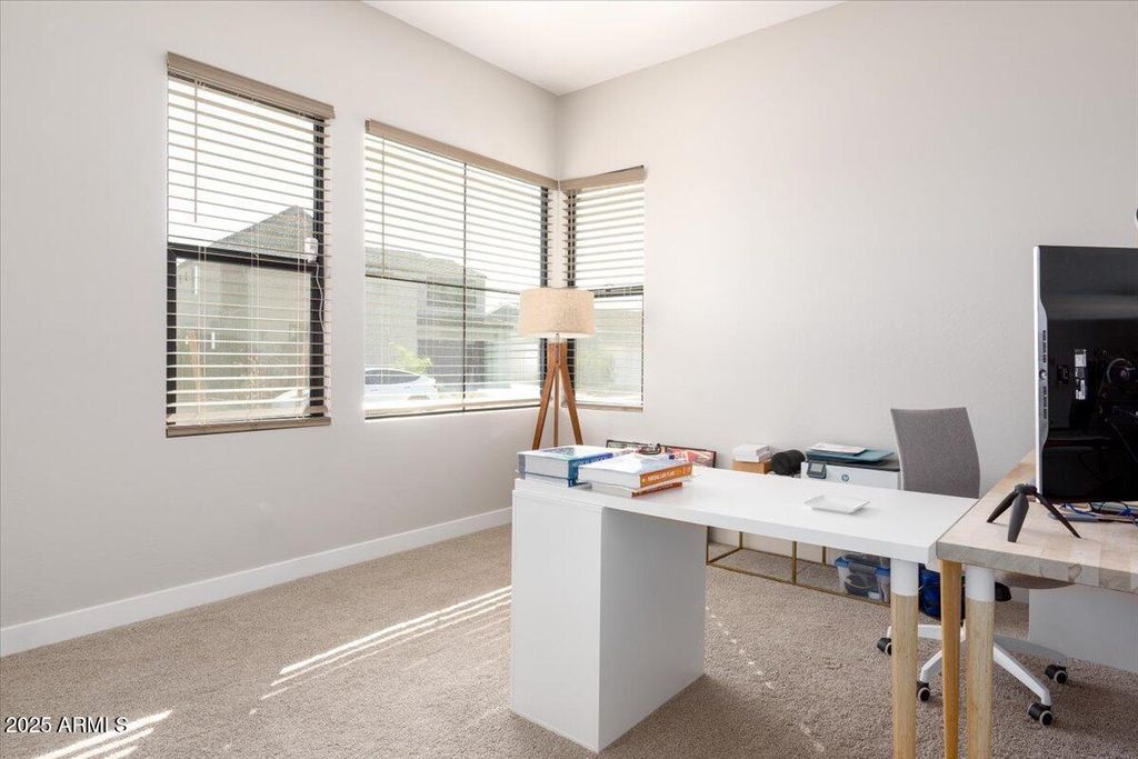 Image 18 of property listing at 917 E BUIST Avenue, Phoenix, AZ 85042