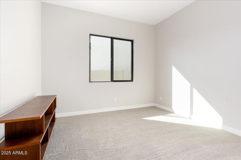 Image 19 of property listing at 917 E BUIST Avenue, Phoenix, AZ 85042