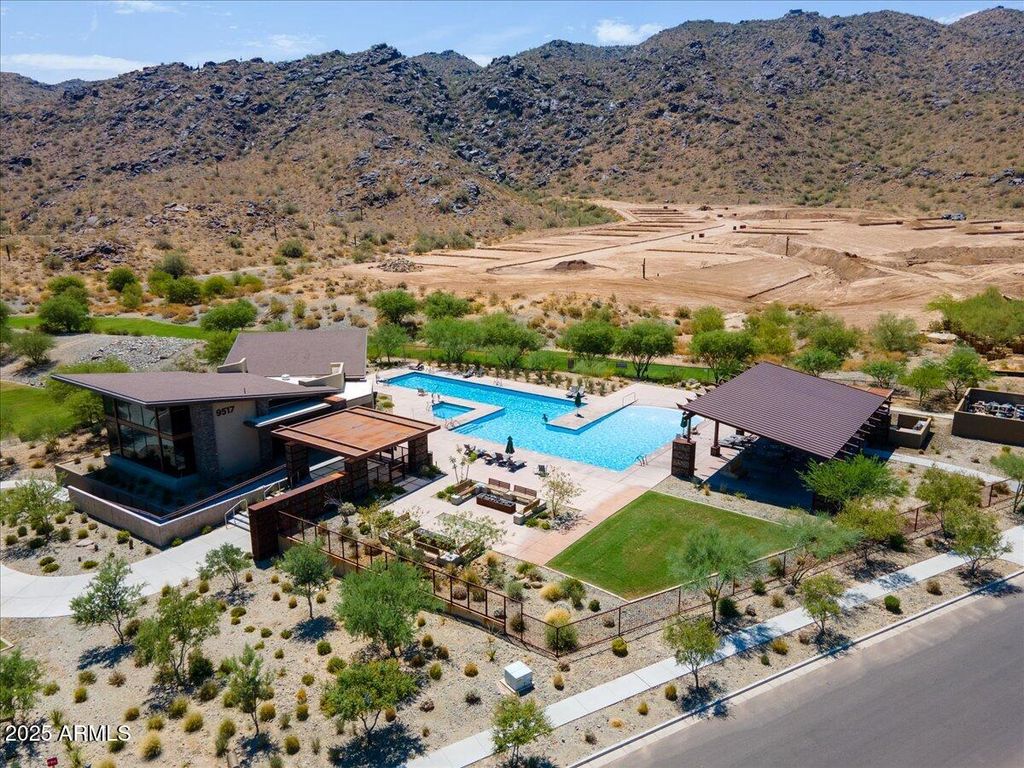 Image 22 of property listing at 917 E BUIST Avenue, Phoenix, AZ 85042