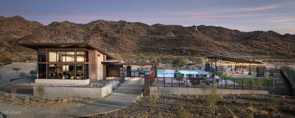 Image 24 of property listing at 917 E BUIST Avenue, Phoenix, AZ 85042