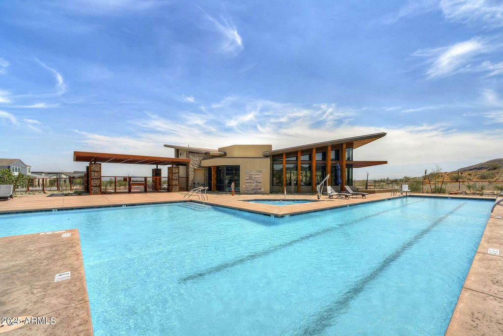 Image 25 of property listing at 917 E BUIST Avenue, Phoenix, AZ 85042