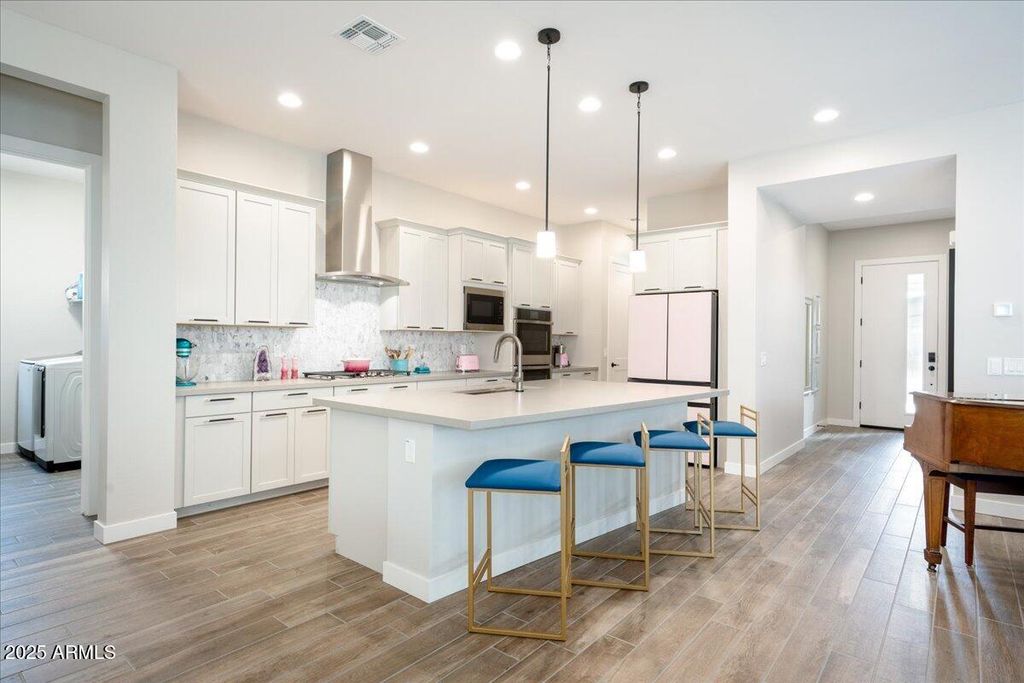 Image 6 of property listing at 917 E BUIST Avenue, Phoenix, AZ 85042