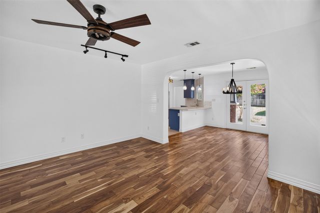 2205 College Avenue, Fort Worth, TX 76110