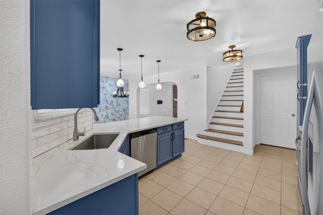 2205 College Avenue, Fort Worth, TX 76110