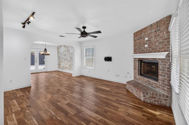 2205 College Avenue, Fort Worth, TX 76110