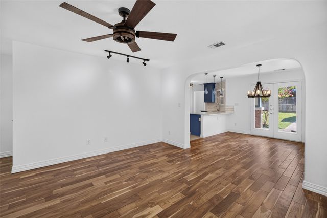 2205 College Avenue, Fort Worth, TX 76110