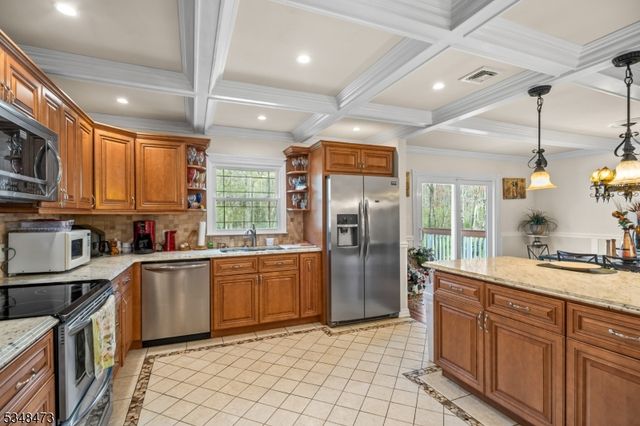 320 Stonetown Rd, Ringwood Boro, NJ 07456