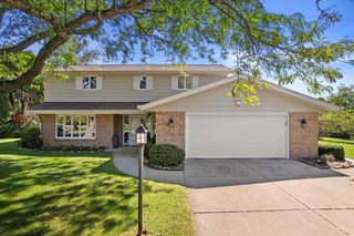 5 Shorewood COURT, Wind Point, WI 53402
