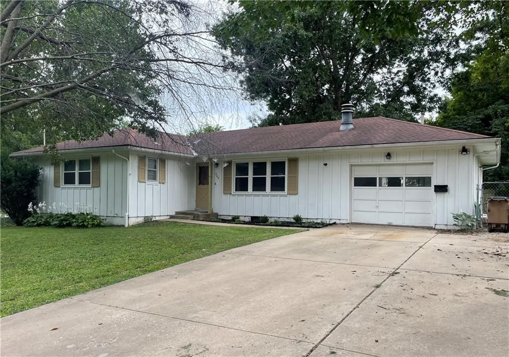 205 E Maple Street, Raymore, MO 64083