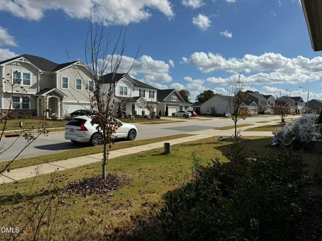 913 Briar Gate Drive, Holly Springs, NC 27540