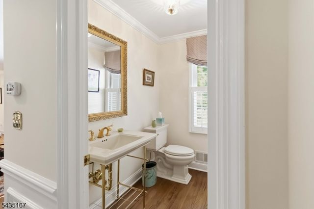 31 Laura Ln, Morris Twp., NJ 07960
