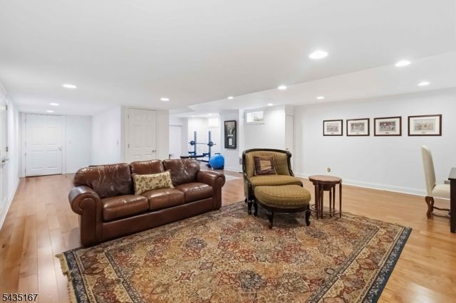 31 Laura Ln, Morris Twp., NJ 07960