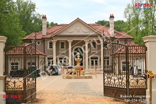 31111 Lahser Road, Beverly Hills Village, MI 48025