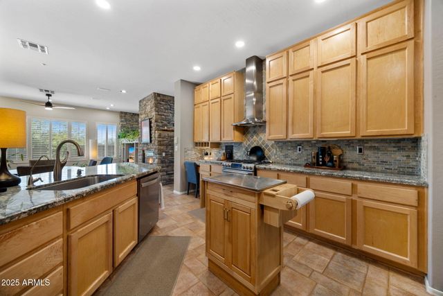 41646 N EMERALD LAKE Drive, Anthem, AZ 85086