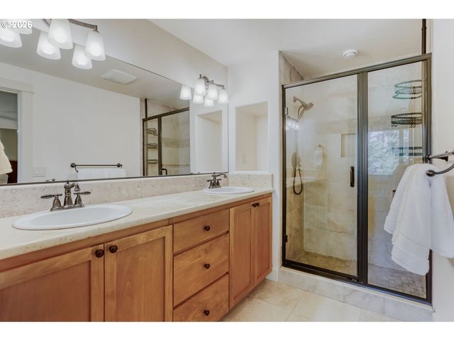 1105 MARYLHURST Dr, West Linn, OR 97068