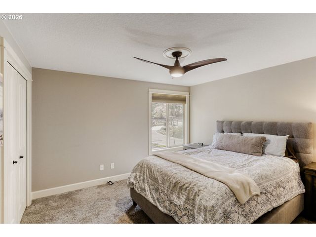 1105 MARYLHURST Dr, West Linn, OR 97068