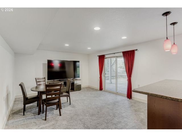 1105 MARYLHURST Dr, West Linn, OR 97068