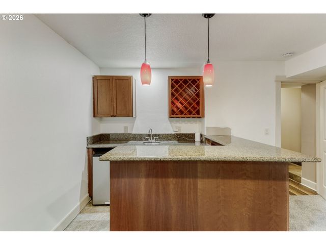 1105 MARYLHURST Dr, West Linn, OR 97068