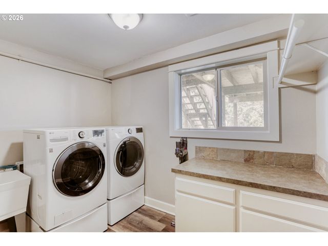 1105 MARYLHURST Dr, West Linn, OR 97068