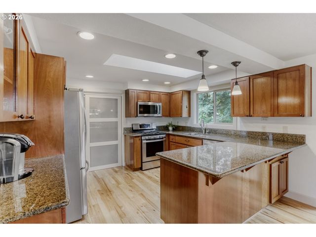 1105 MARYLHURST Dr, West Linn, OR 97068