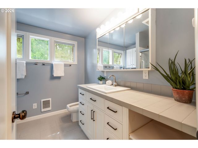 2540 Sw 76TH Ave, Portland, OR 97225