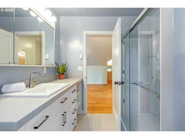 2540 Sw 76TH Ave, Portland, OR 97225